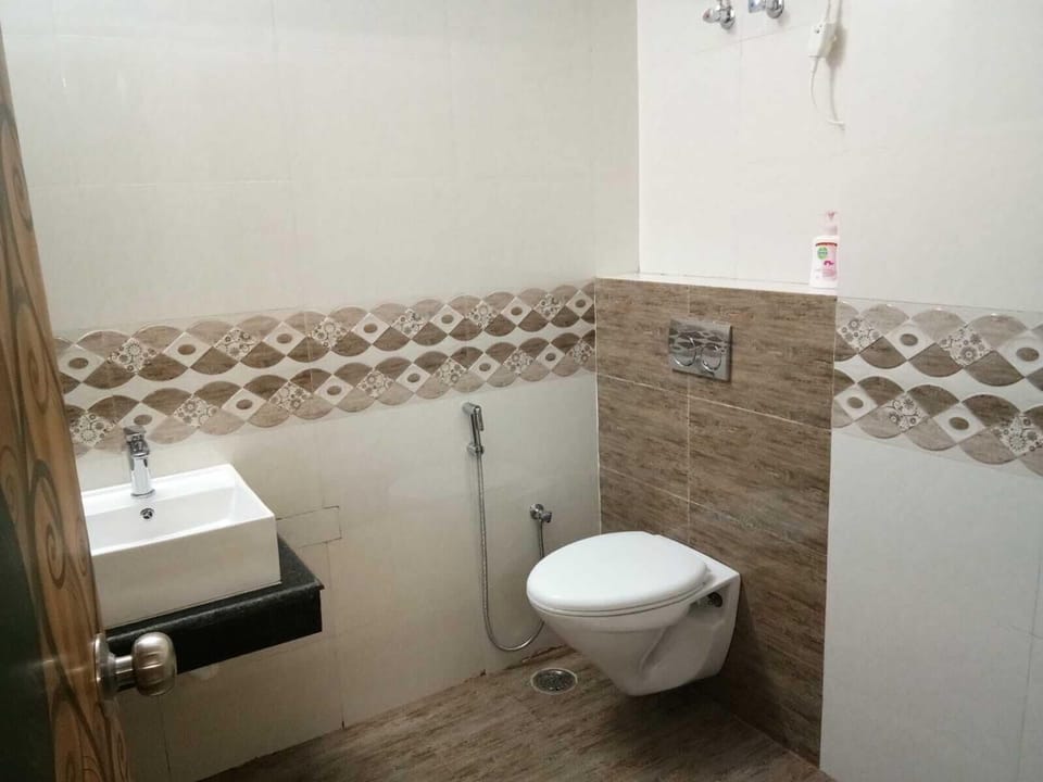 Double Room | Bathroom | Designer toiletries, bidet, towels, soap