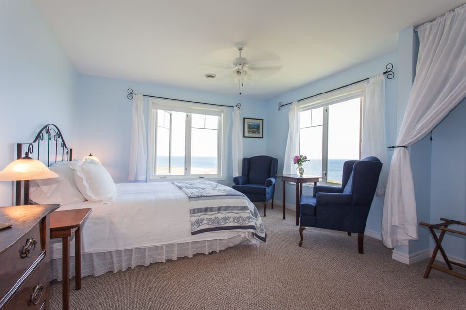 Superior Room, 1 Queen Bed, Ocean View (Sunrise) | Individually decorated, individually furnished, free WiFi