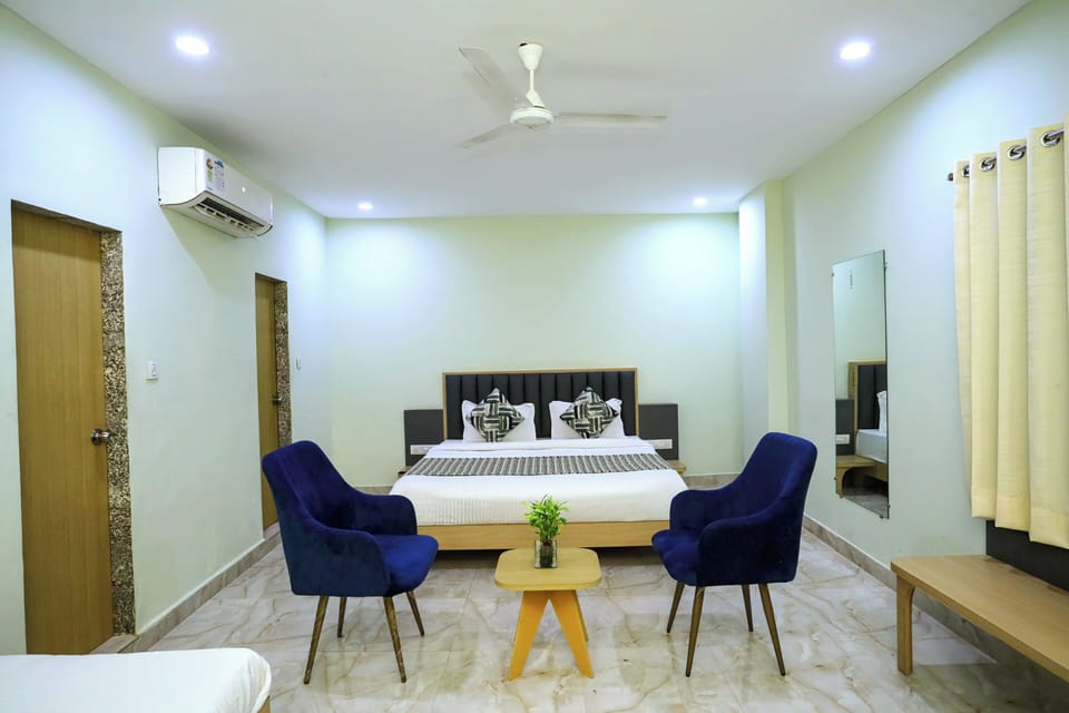 Family Double Room | Desk, laptop workspace, free WiFi