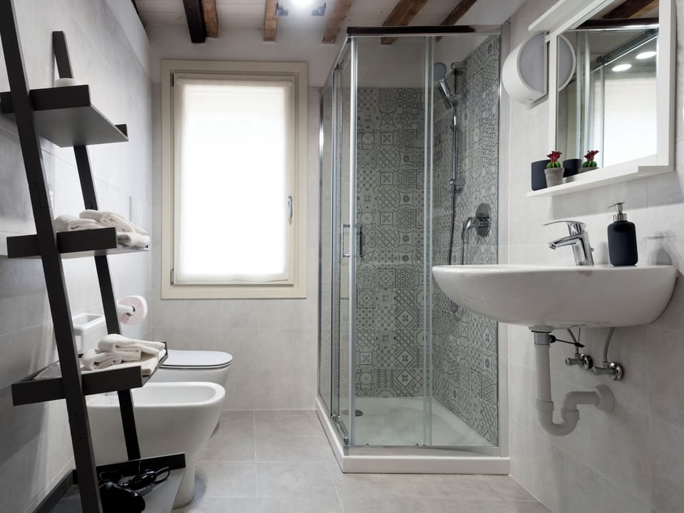 Double or Twin Room, Courtyard View | Bathroom