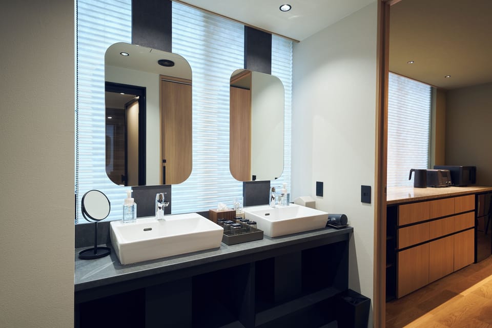 Japanese-style Apartment, 2 Bedrooms, Kitchen | Bathroom | Combined shower/tub, hair dryer, slippers, towels