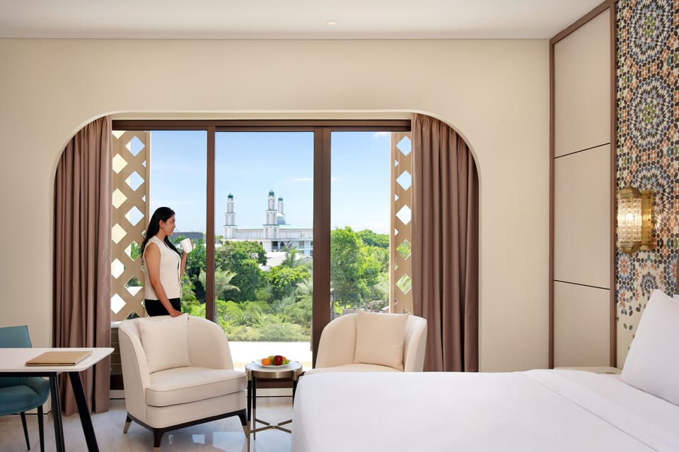 Deluxe Twin Room | In-room safe, desk, laptop workspace, blackout drapes