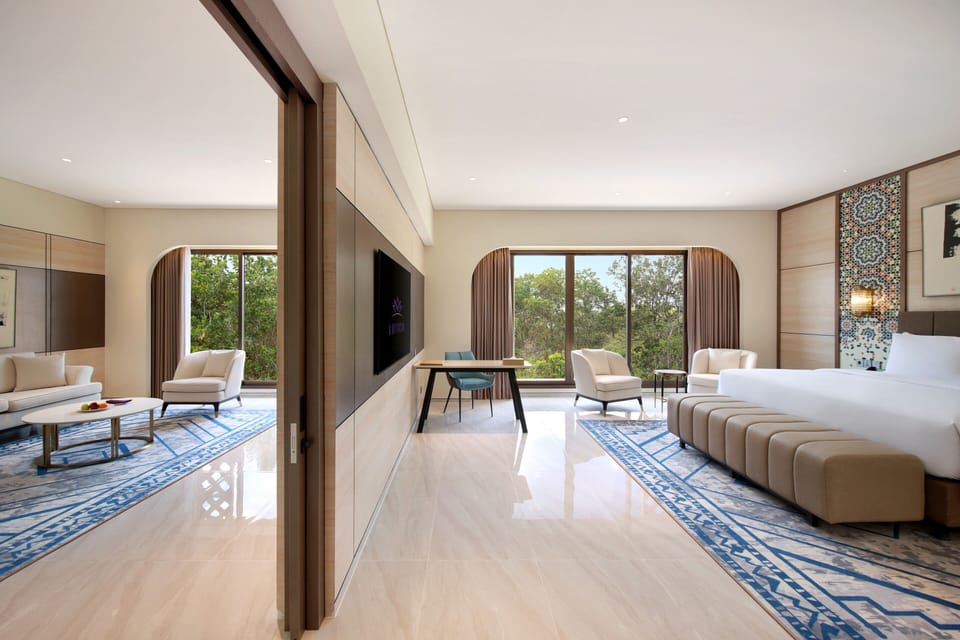 Suite | In-room safe, desk, laptop workspace, blackout drapes