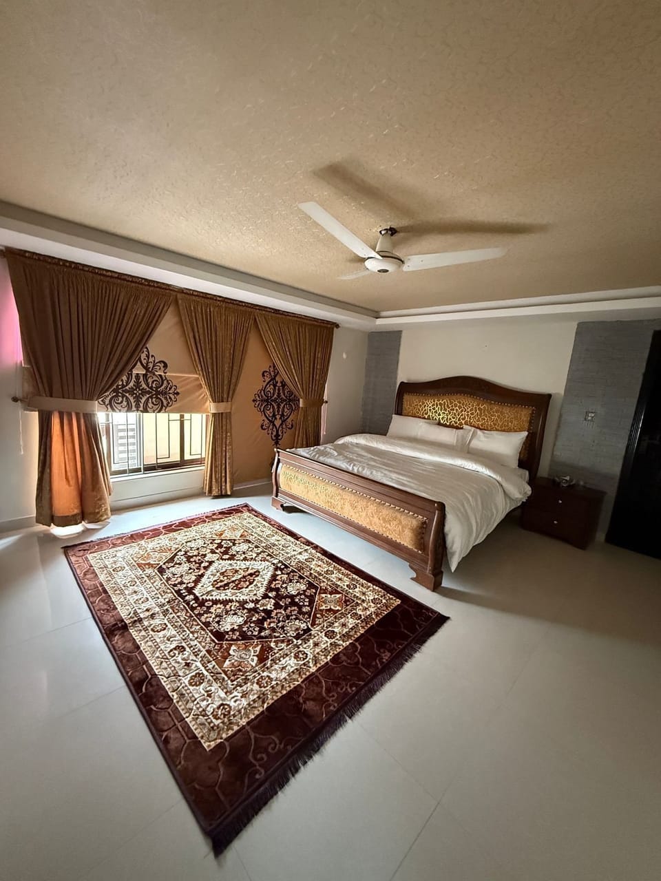 Deluxe Room | Desk, free WiFi