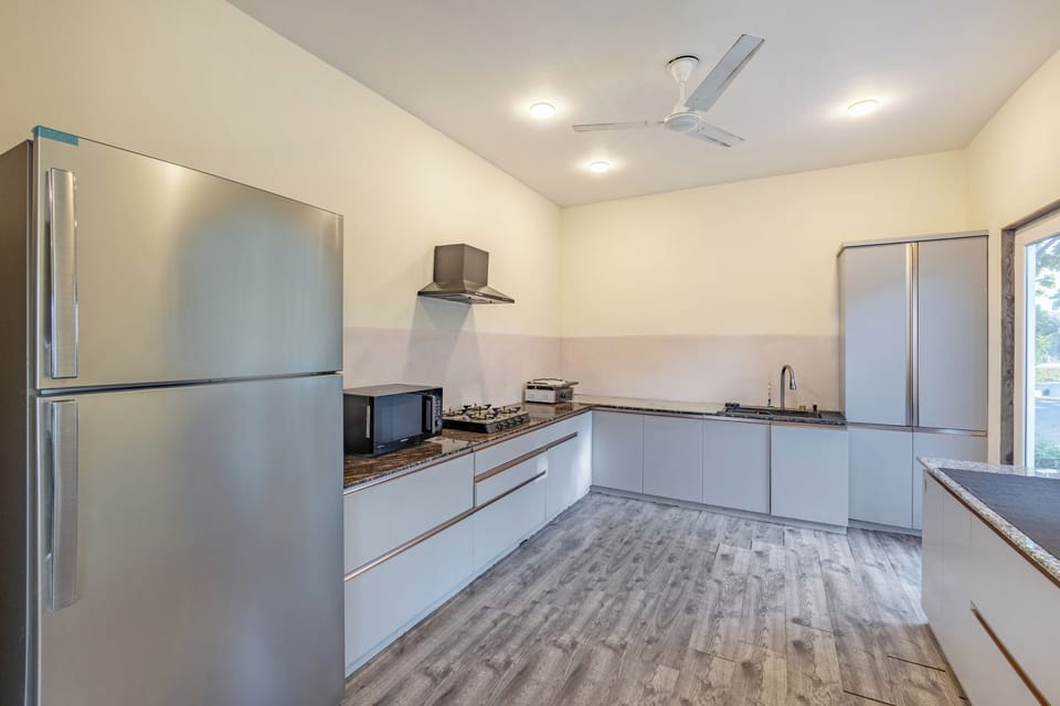 Villa, 4 Bedrooms, Pets Allowed | Private kitchen | Fridge, microwave, cookware/dishes/utensils