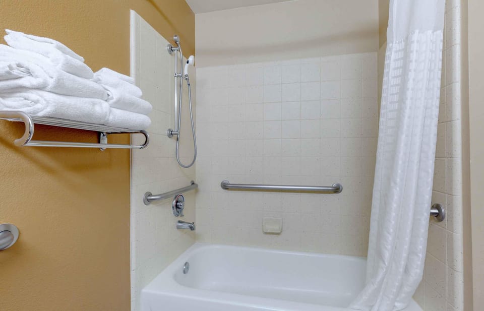 Extended Stay America Suites Washington DC Fairfax Fair Oaks Hotel in Chantilly