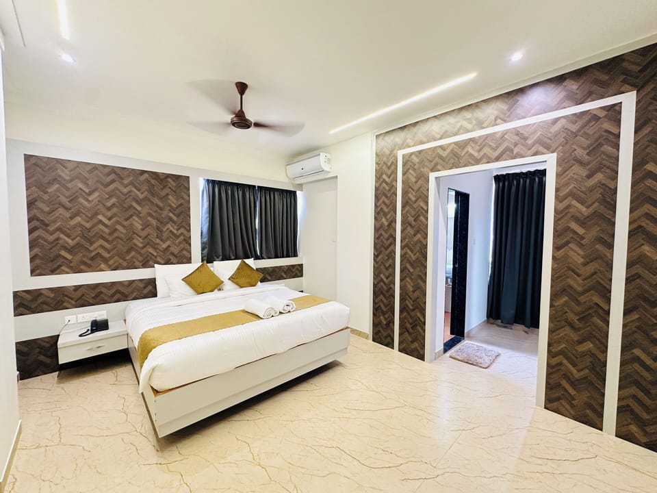 Executive Suite Room | Desk