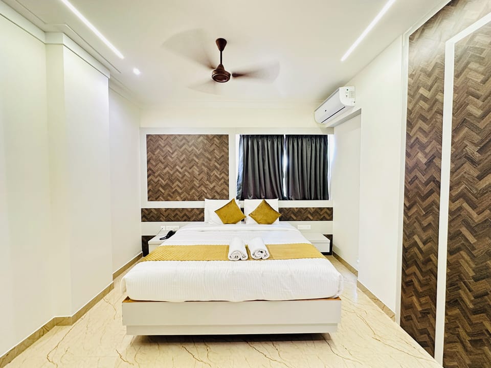 Executive Suite Room | Desk
