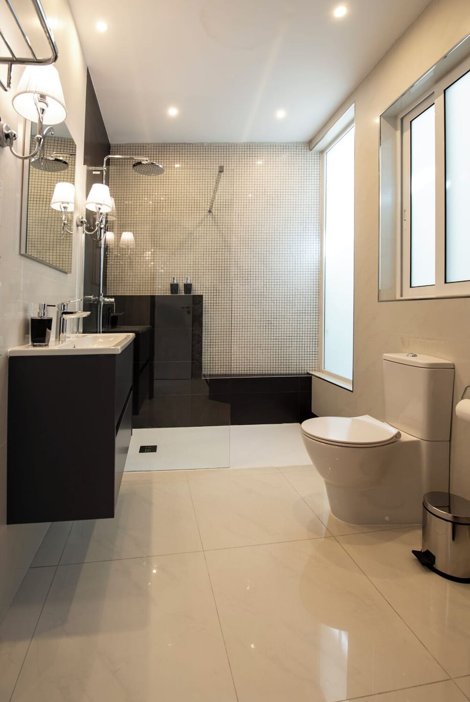 Family Room | Bathroom | Hair dryer, bathrobes, soap, shampoo