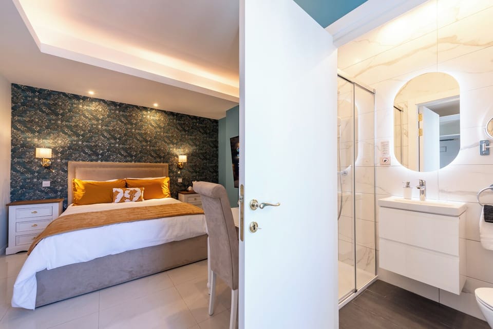 Double Room, Balcony, Garden View | Minibar, in-room safe, desk, laptop workspace
