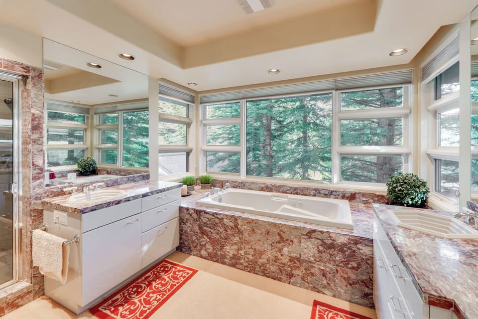 Expansive Sun Valley Home Close to Slopes! Cottage in Sun Valley