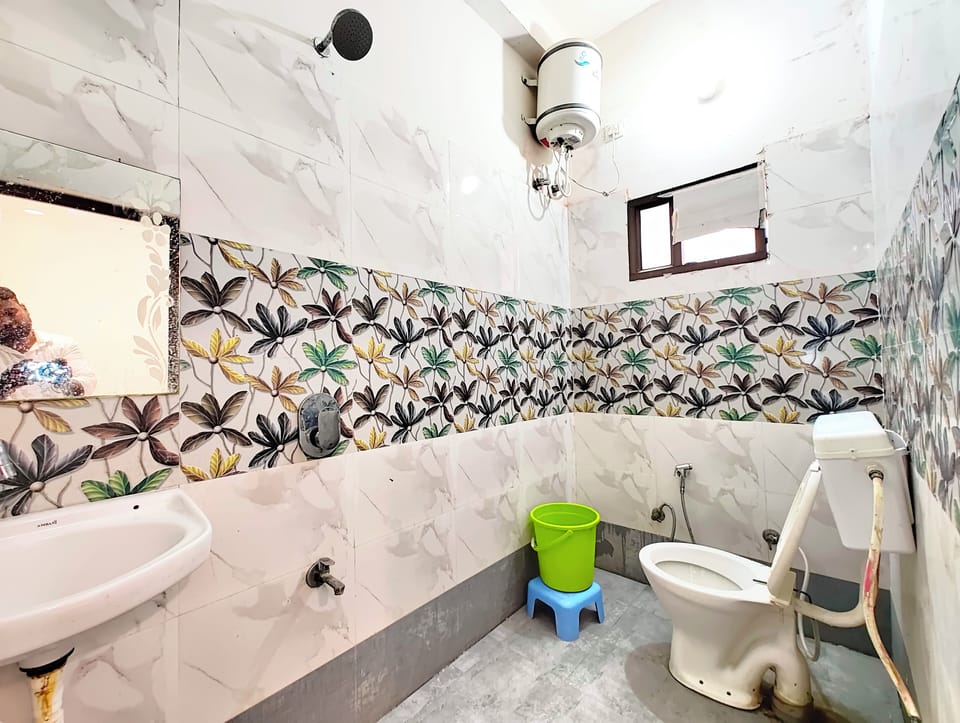 Rainfall showerhead, free toiletries, towels, soap