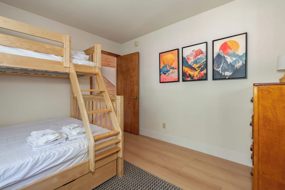 Bedroom 2 (Twin Over Queen + Twin Trundle)