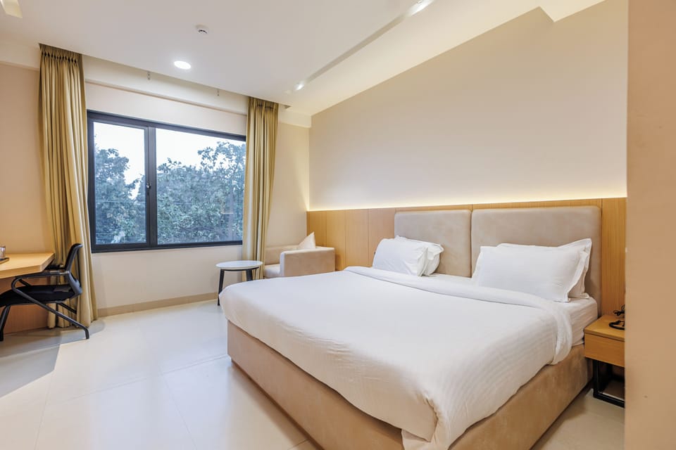 Superior Room, City View | Desk, laptop workspace, soundproofing, free WiFi