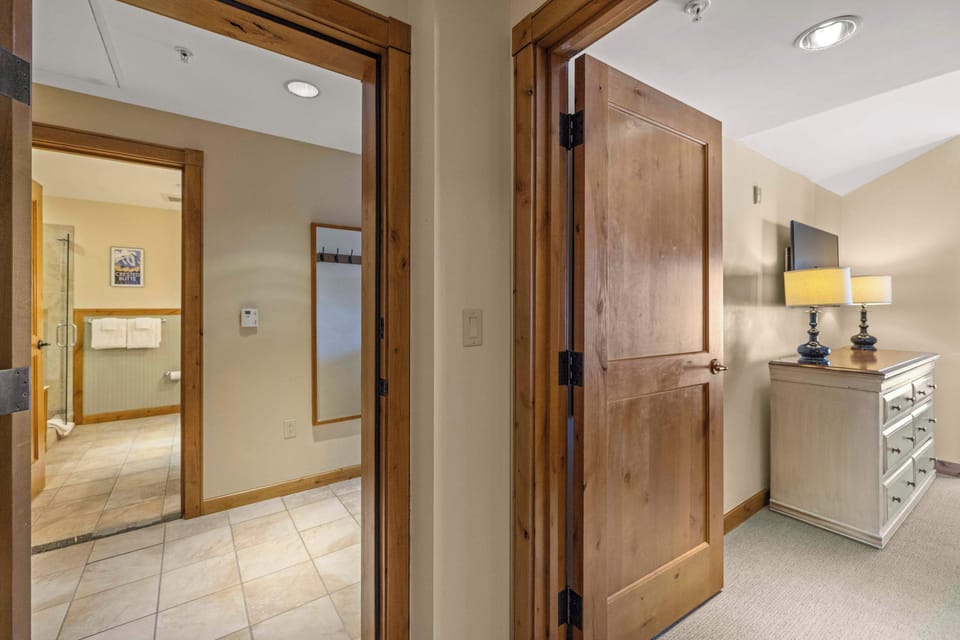 Entryway to the king bedroom | Listed with @BookTraverse