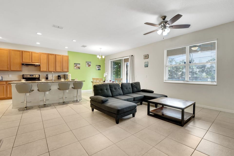 House, 6 Bedrooms | Living area | Smart TV