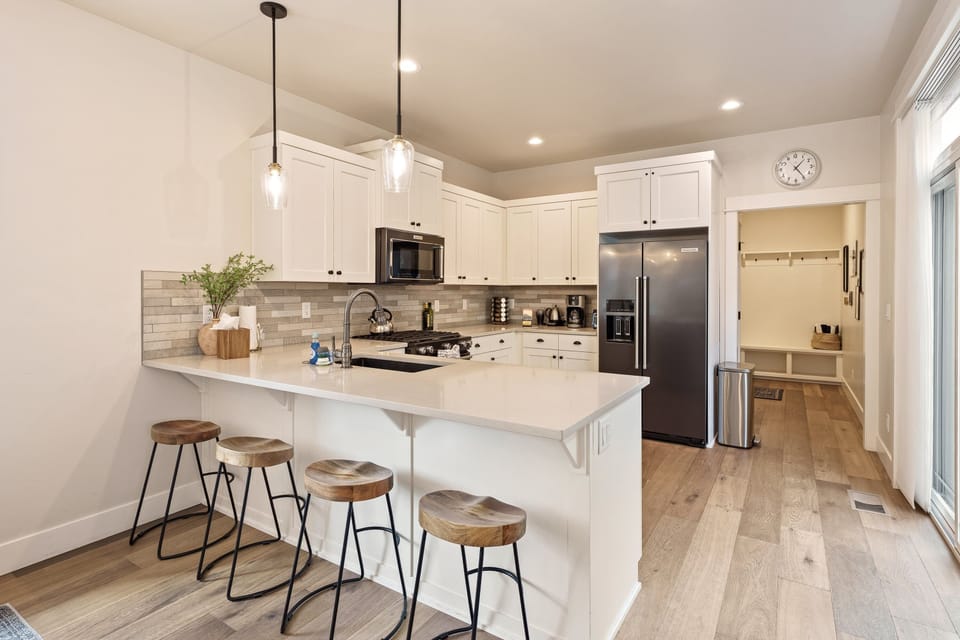 House, 4 Bedrooms | Private kitchen | Fridge, oven, coffee/tea maker, toaster