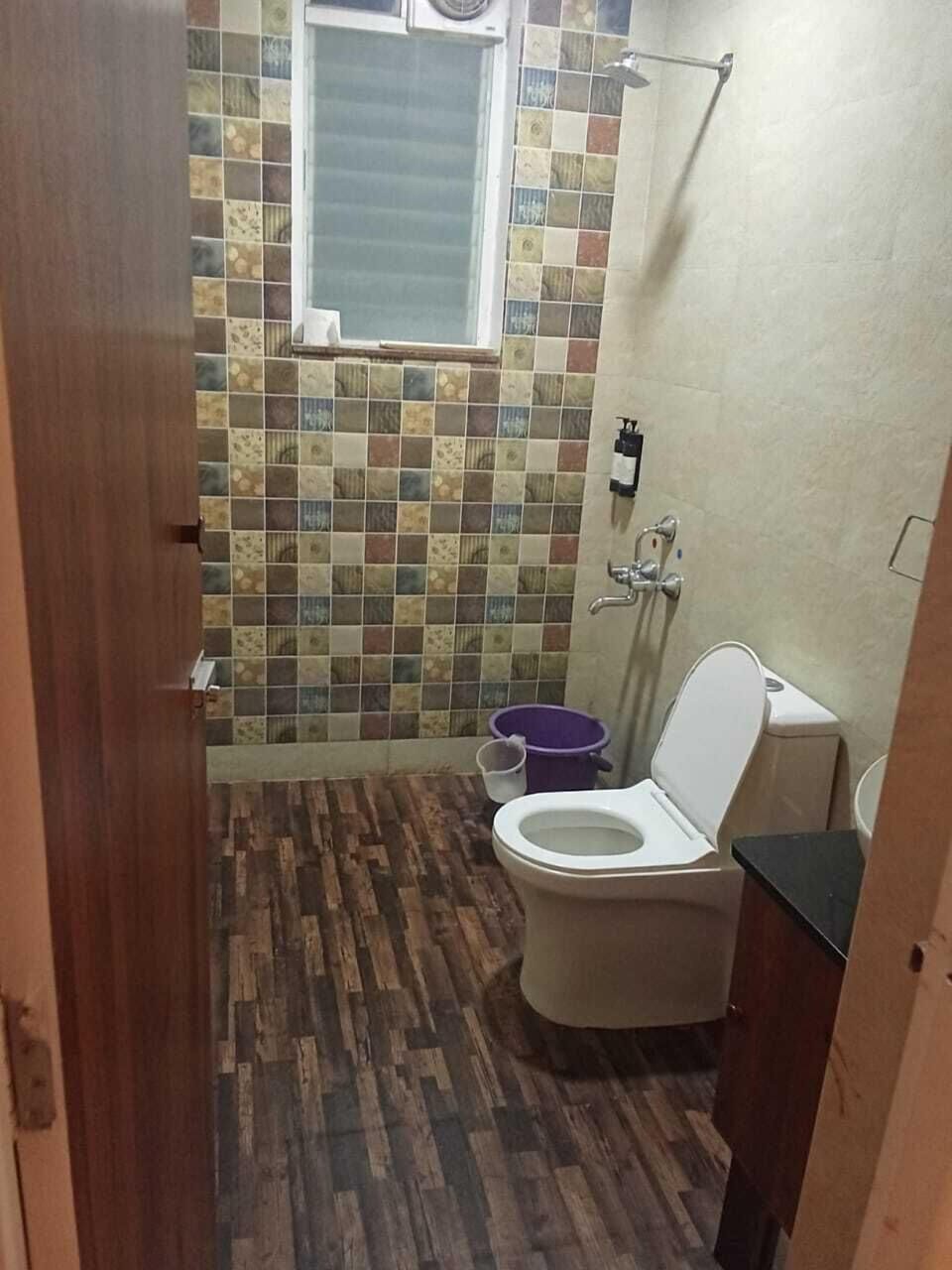 Basic Single Room | Bathroom | Shower, soap, shampoo
