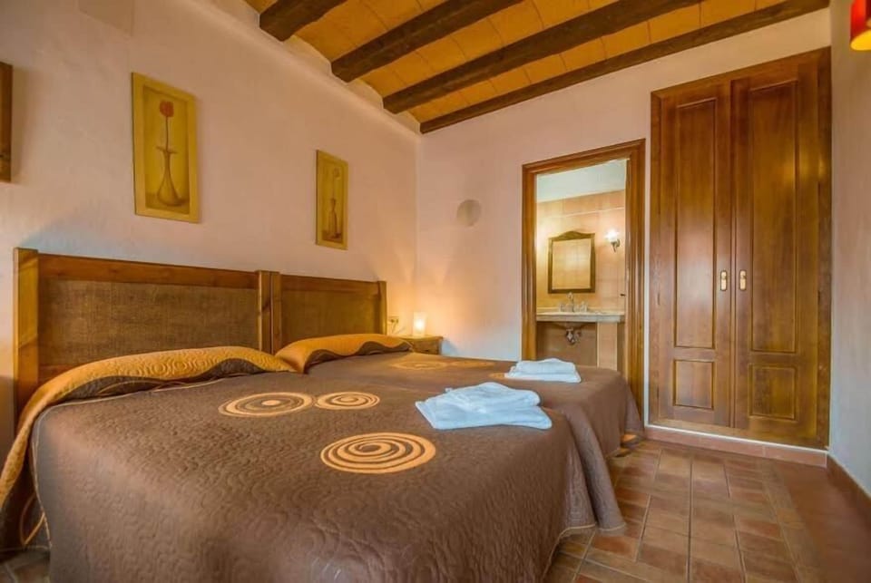 Classic Twin Room | Free WiFi