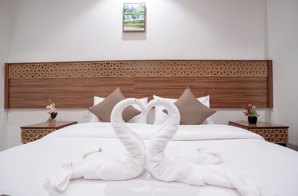 Double Room | Minibar, soundproofing, iron/ironing board (on request), WiFi (free)