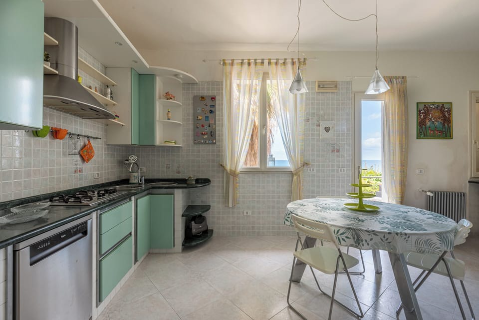 House, 4 Bedrooms, Sea View | Private kitchen | Fridge, microwave, oven, stovetop