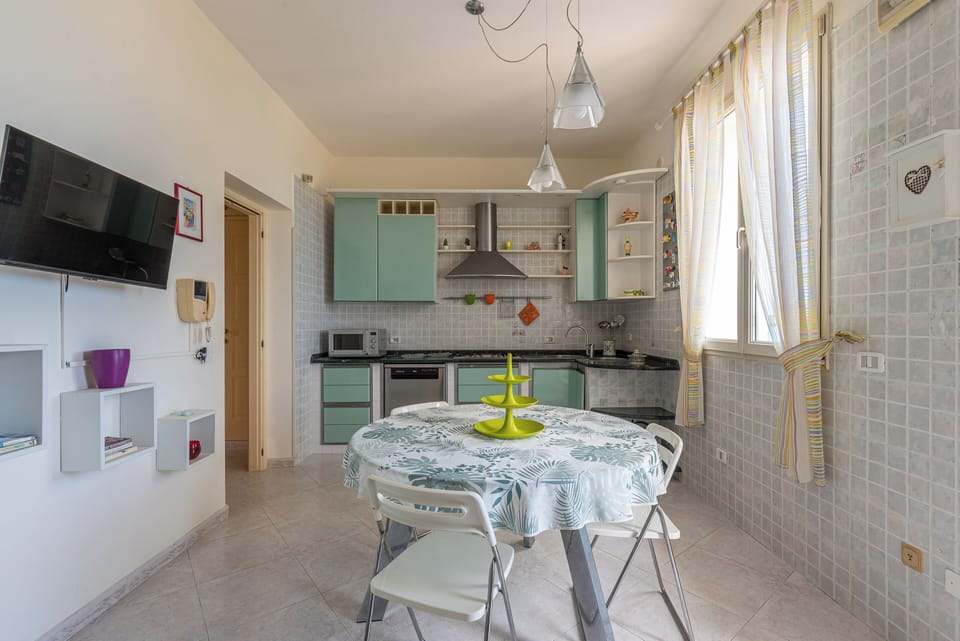House, 4 Bedrooms, Sea View | Private kitchen | Fridge, microwave, oven, stovetop