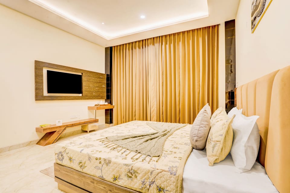 Economy Room | In-room safe, iron/ironing board, free WiFi