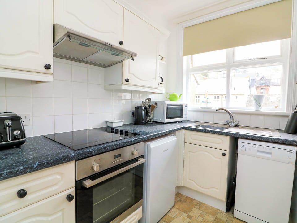 Cottage | Private kitchen | Fridge, microwave, dishwasher, toaster