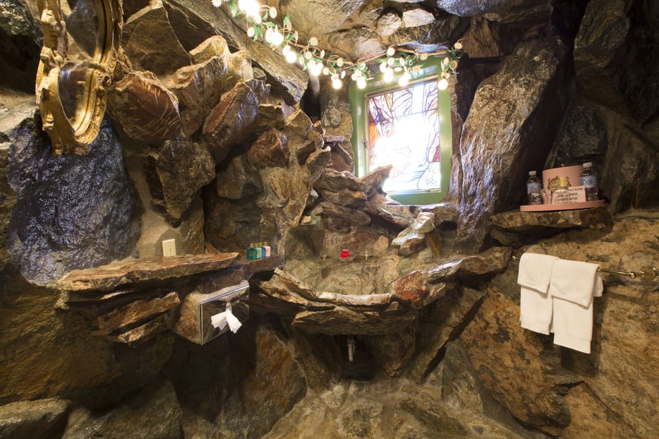 Daisy Mae | Bathroom | Shower, hair dryer, bathrobes, towels