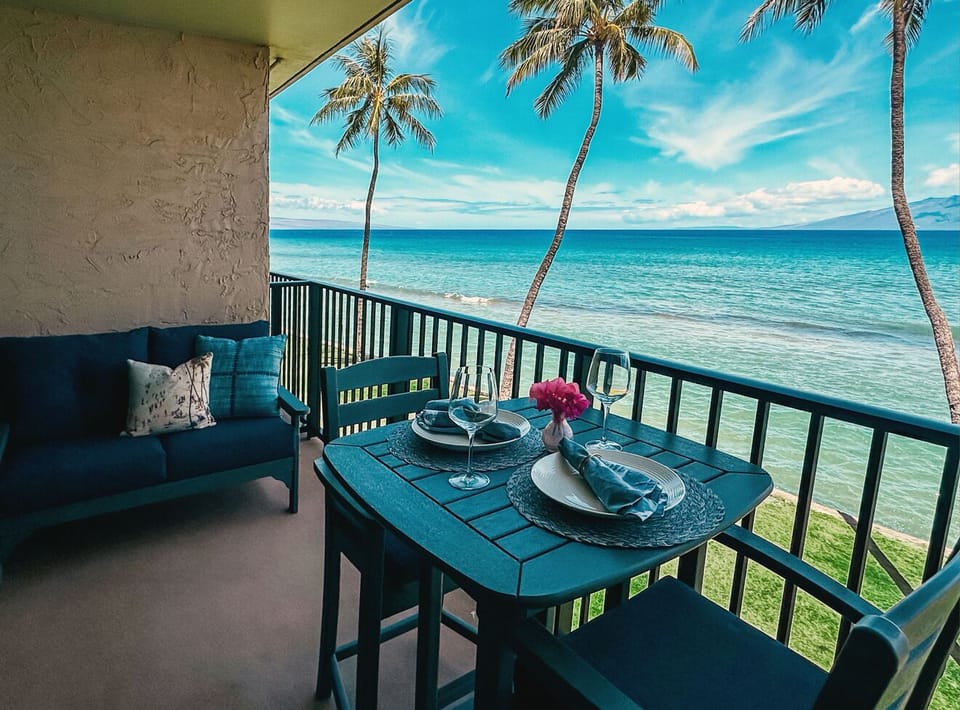 Al fresco dining with a side of endless ocean - your table awaits