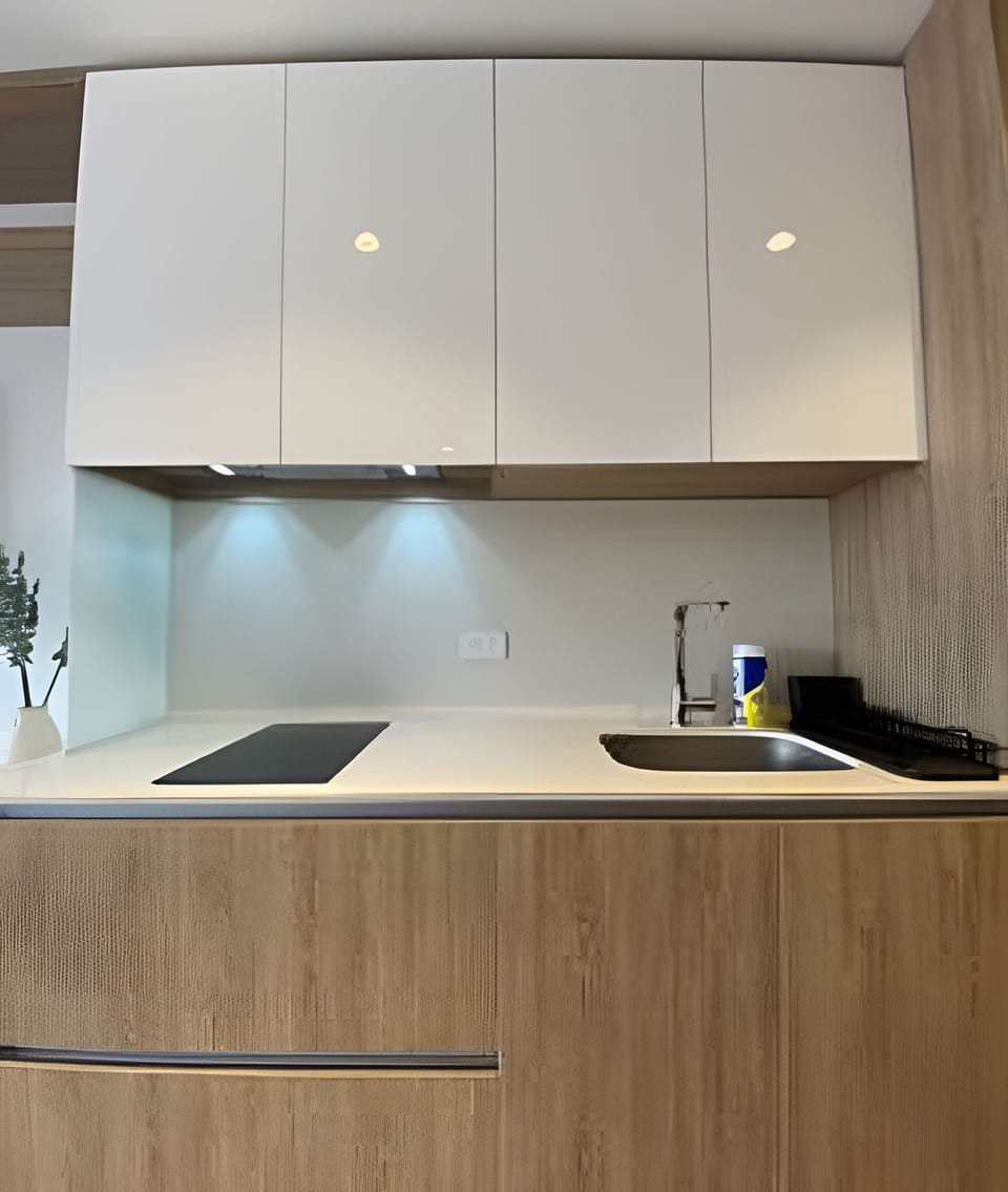Apartment | Private kitchen | Full-size fridge, microwave, oven, stovetop