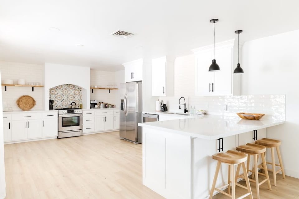 Large Kitchen: gas range, full fridge, microwave and fully stocked.