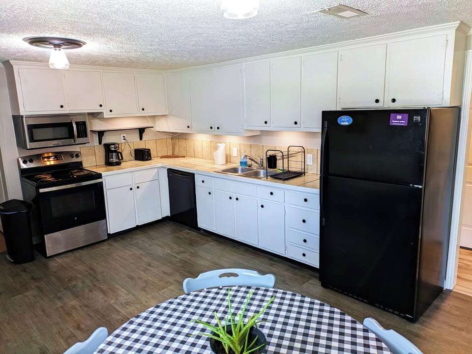 Spacious eat-in kitchen!