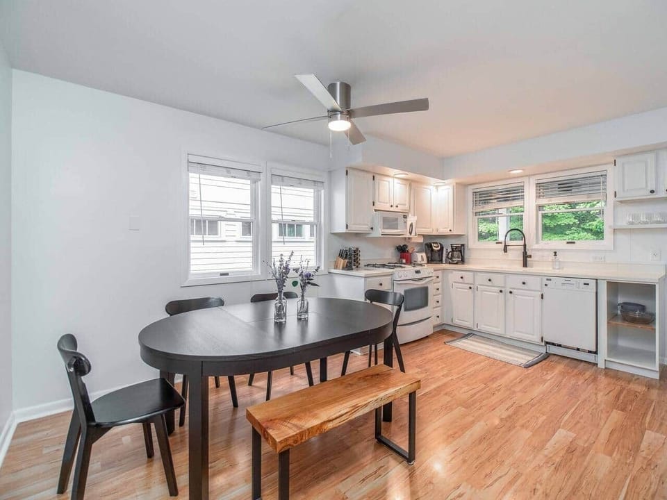 Dining area in downstairs kitchen