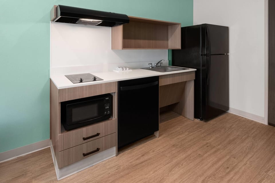 Room, 1 Queen Bed, Mobility Accessible, Non Smoking (Bathtub W/grab Bars) | Desk, laptop workspace, blackout drapes, WiFi (free)