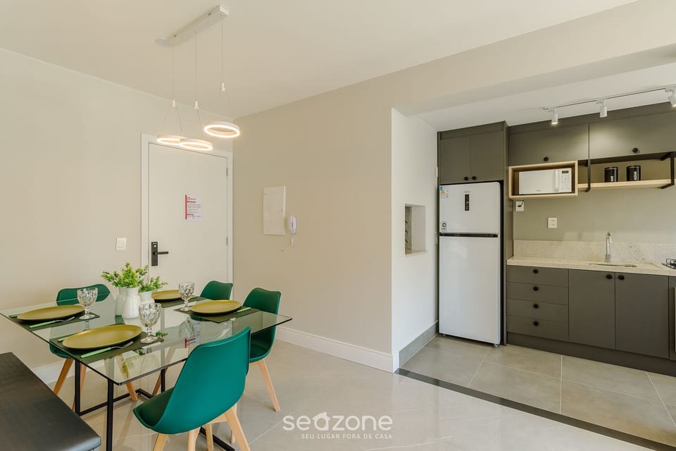 Basic Apartment | Dining