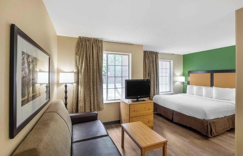 Desk, iron/ironing board, travel crib, free WiFi