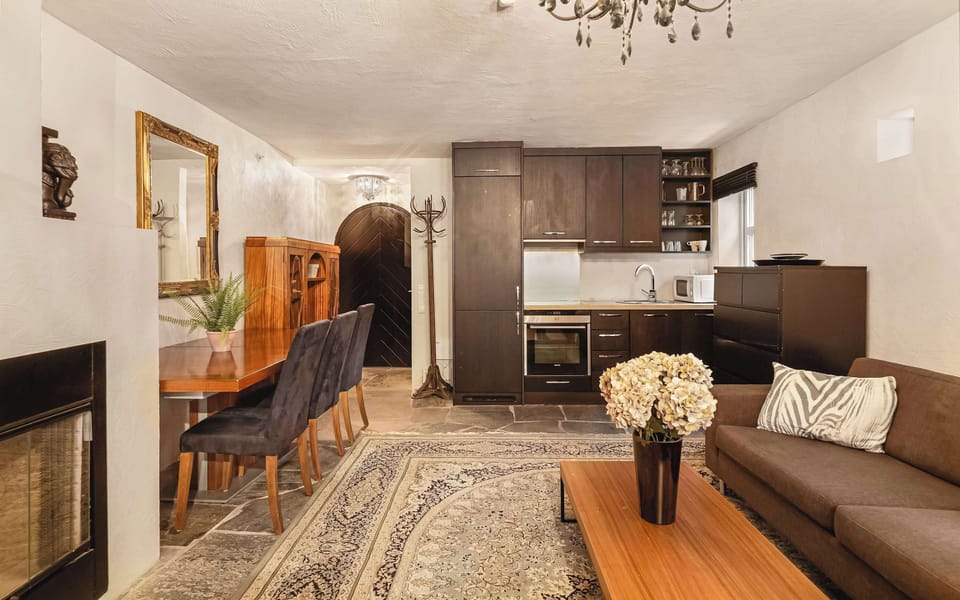 Stylish shared space – Designed for connection and comfort.