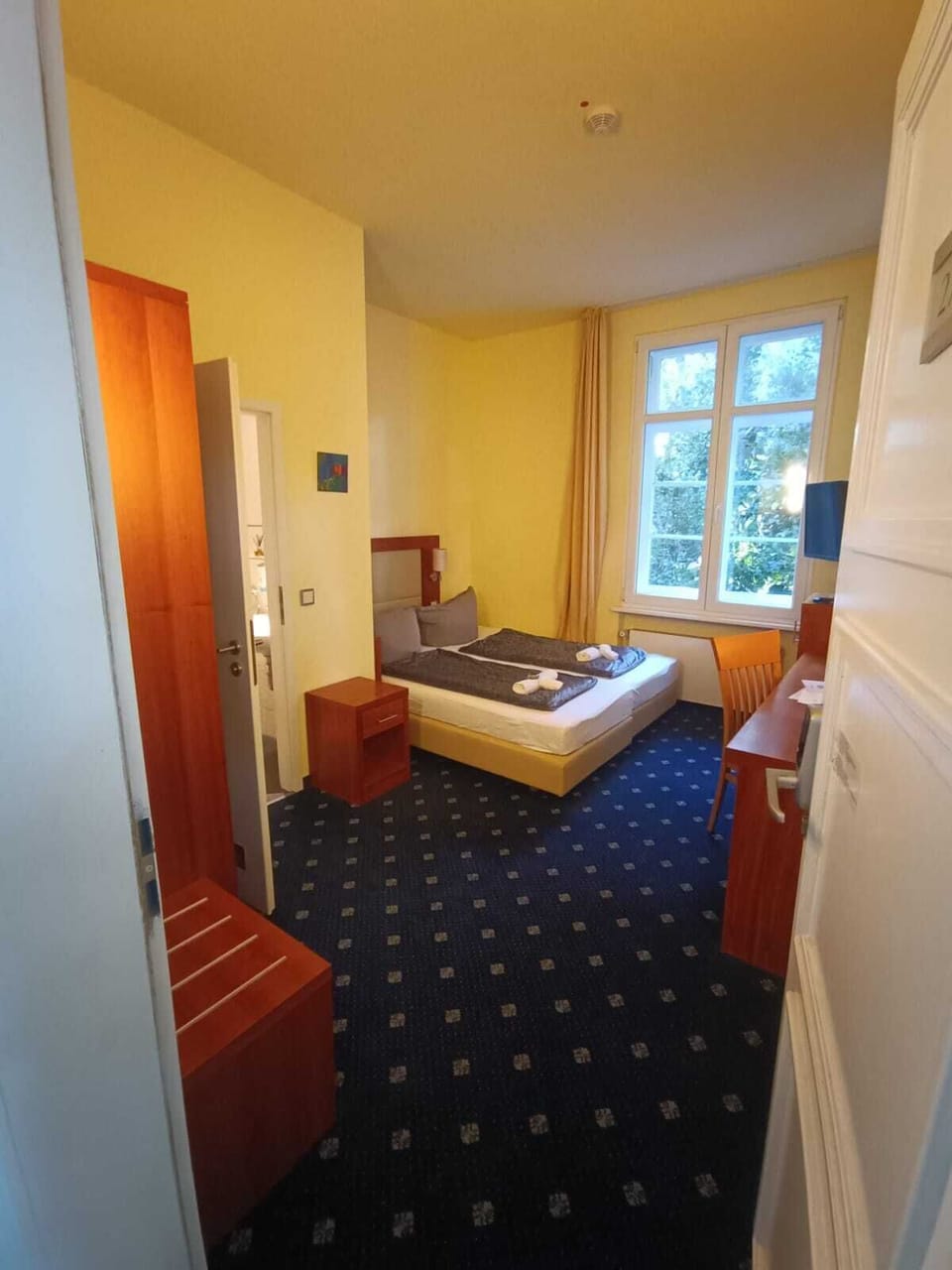 Comfort Room, Corner | Minibar, free WiFi, bed sheets