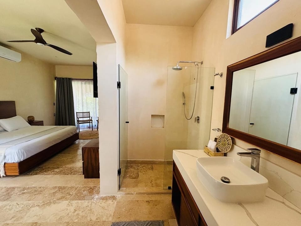 Sky Hot Tub Suite | Minibar, in-room safe, iron/ironing board, free WiFi