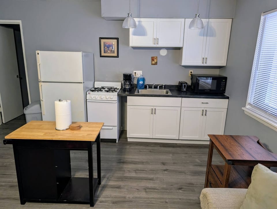 Full kitchen 