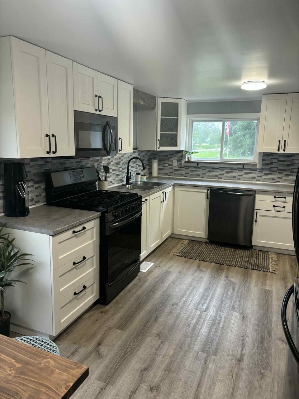 Full kitchen