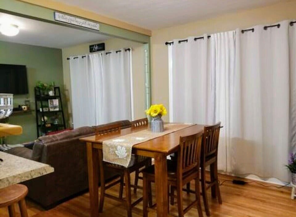 Upstairs open Livingroom, Dining room and Kitchen