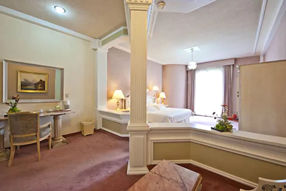 Suite Vintage | 20 bedrooms, premium bedding, down comforters, in-room safe