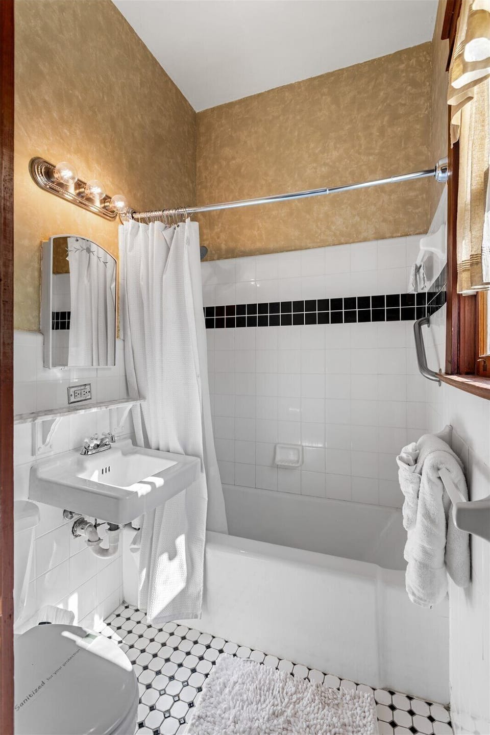 41-Bathroom203