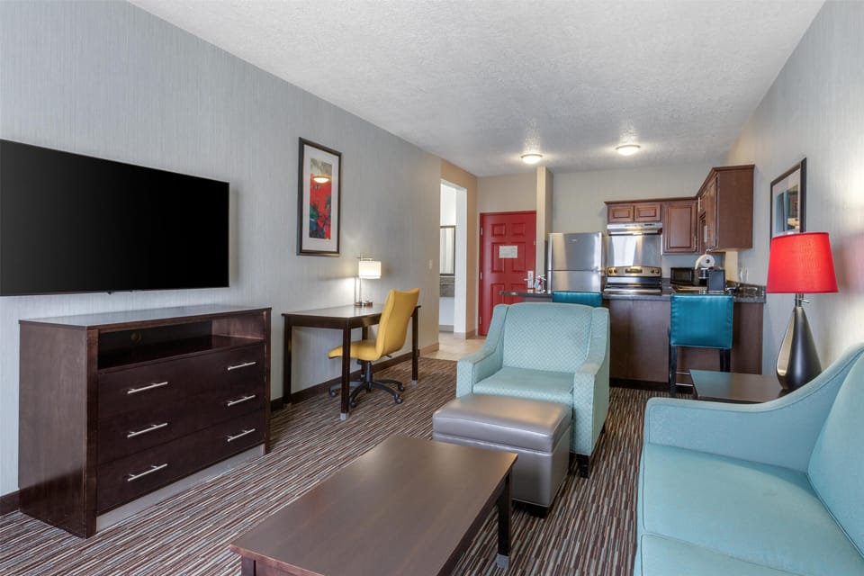 Suite, 2 Queen Beds, Non Smoking, Kitchen (Full Kitchen) | Pillowtop beds, in-room safe, desk, laptop workspace