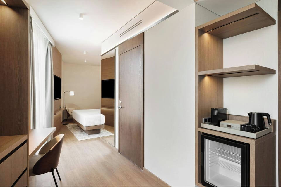 Deluxe Room, 1 King Bed | In-room safe, desk, laptop workspace, soundproofing