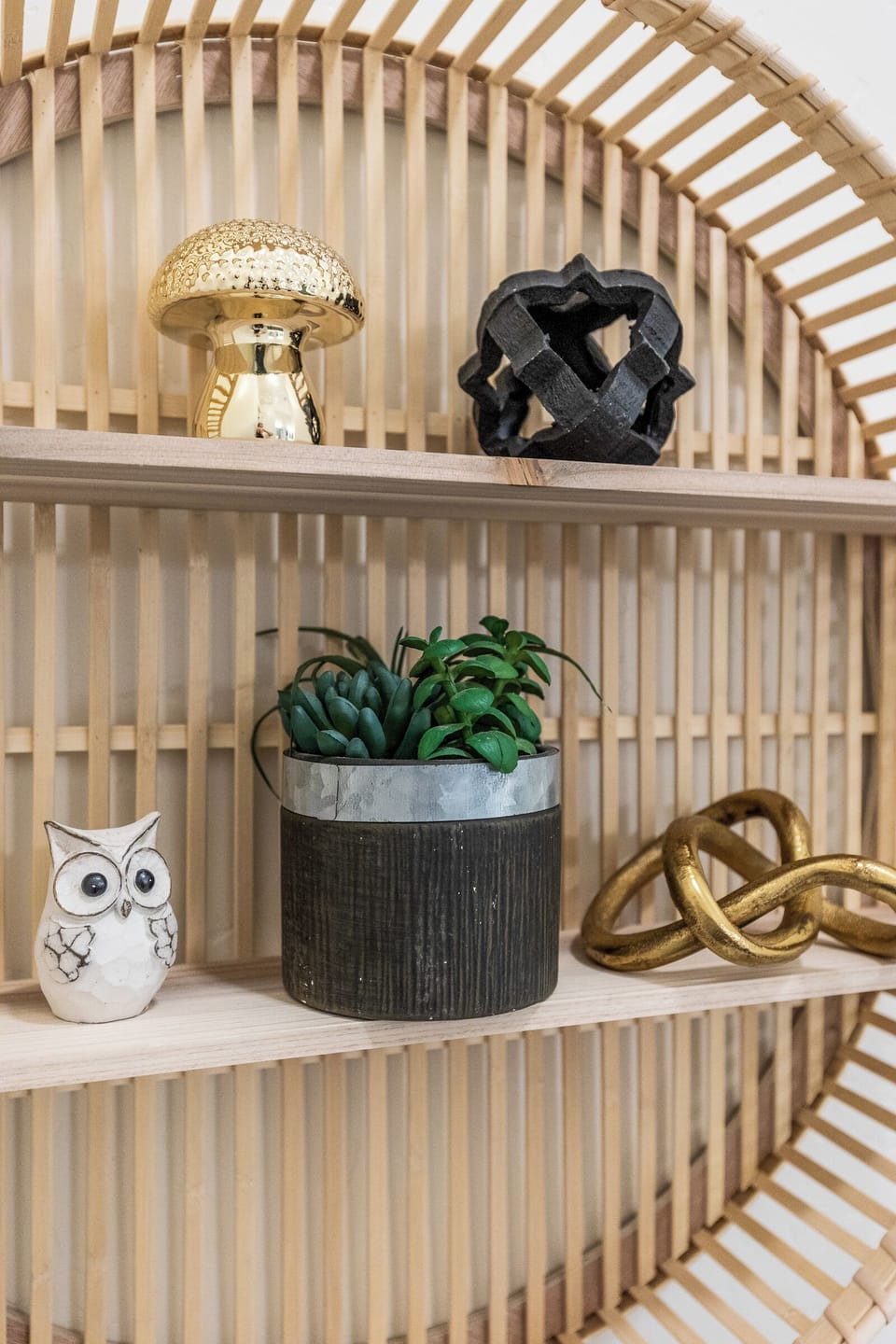 Simple yet elegant bathroom decor