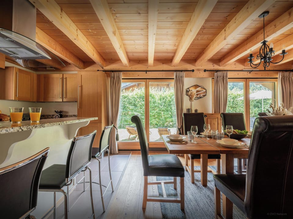 Dining/kitchen