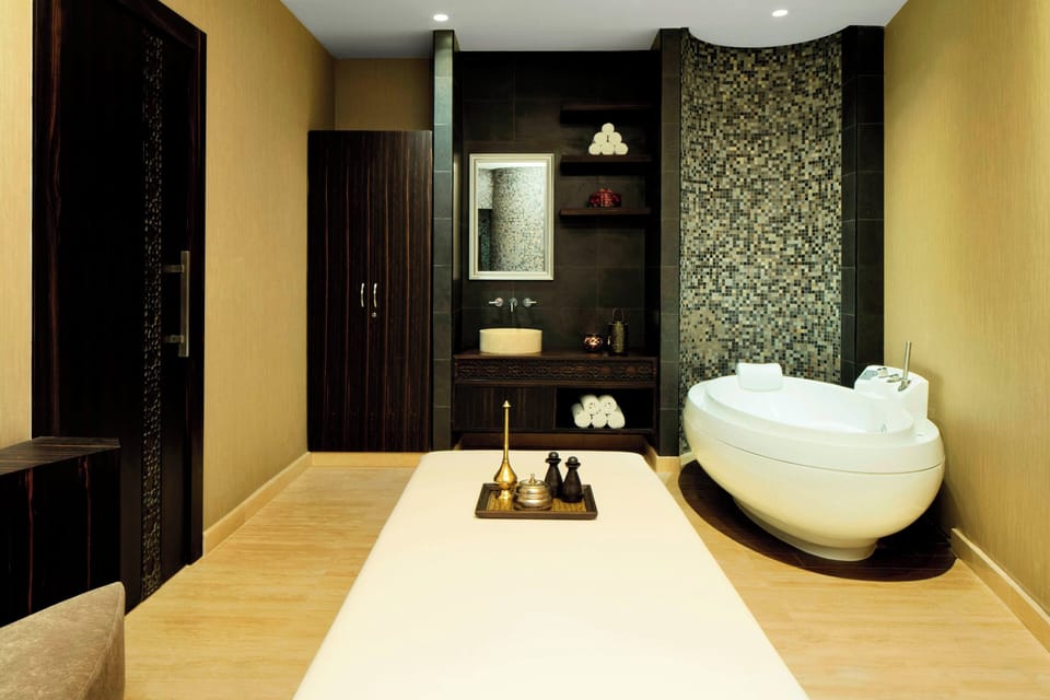 Sauna, hot tub, steam room, deep-tissue massages, Swedish massages